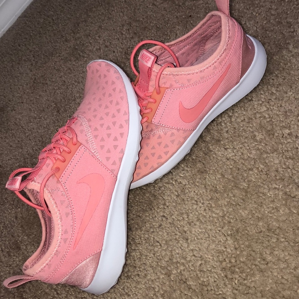 Adorable pink Nike shoes!
